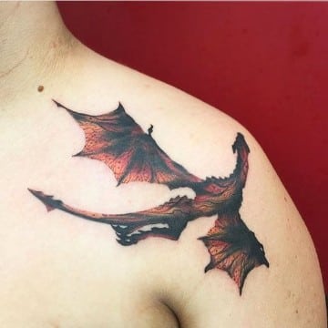 tatuajes de dragones en el hombro a color