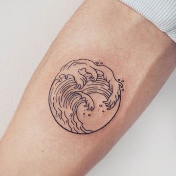 tatuajes de olas de mar significado sin color