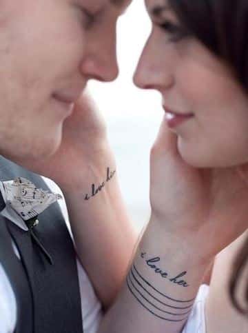 Originales diseños en parejas tatuadas enamoradas Originales diseños en parejas tatuadas enamoradas
