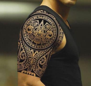 tatuajes aztecas y mayas en el brazo