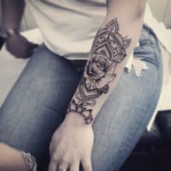 Algunas ideas y diseños de tatuajes bellos para mujer