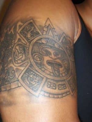 Asombrosos detalles en los tatuajes de calendario azteca