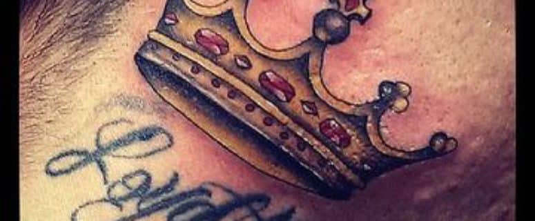 Notorios Y Originales Tatuajes De Coronas En El Cuello