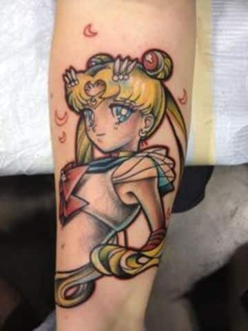 tatuajes de sailor moon en el brazo