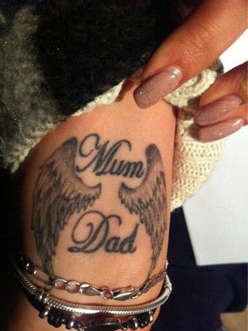 tatuajes dedicados a padres y madres en brazo