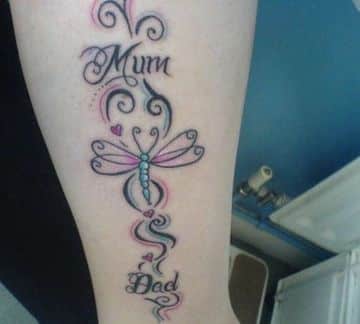 tatuajes dedicados a padres y madres en pierna