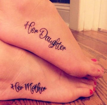 tatuajes pequeños madre e hija de pies
