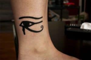 tatuaje imagenes del ojo de horus tobillo