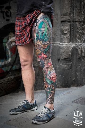 tatuajes a color para hombres en la pierna
