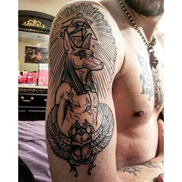 tatuajes de anubis y horus guerreros