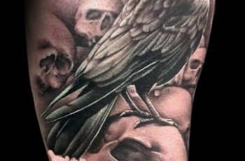 Goticos y asombrosos tatuajes de cuervos y calaveras