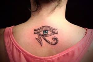 tatuajes de ojos para mujeres a color