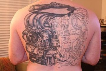 tatuajes de partes de motores espalda