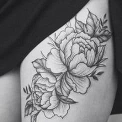 Tradicionales tatuajes de rosas blanco y negro