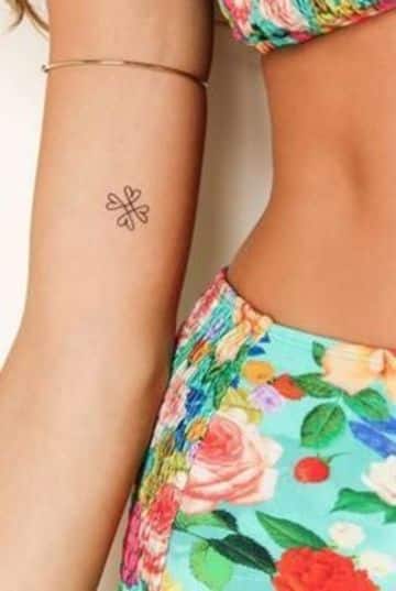 tatuajes pequeños para el brazo cruz