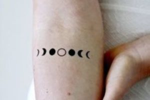 tatuajes pequeños para el brazo de lunas
