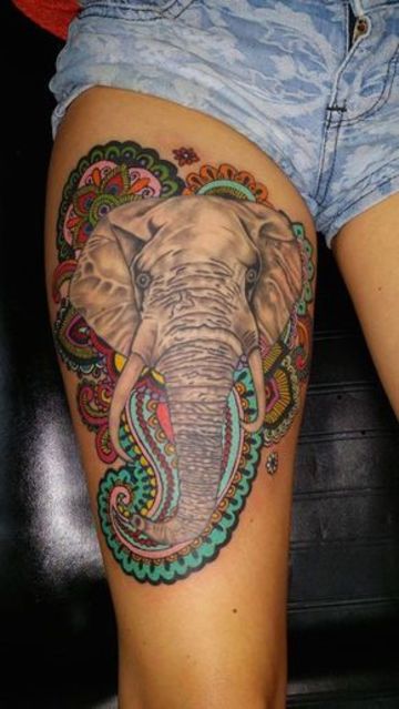 tatuajes de elefantes para mujeres en la pierna