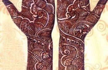Temporales y simbolicos tatuajes de gena en la mano