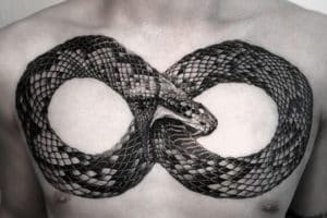 tatuajes de infinito para hombres de serpiente