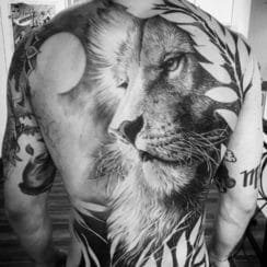 Grandiosos diseños de tatuajes de leon para hombres