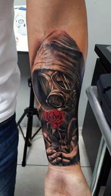 tatuajes de rosas para hombres en el brazo