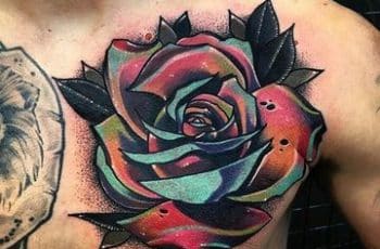 Simbolicos y tradicionales tatuajes de rosas para hombre