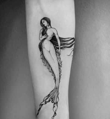 tatuajes de sirenas en el brazo