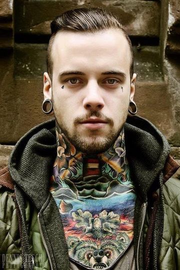 tatuajes en el cuello para hombres a color
