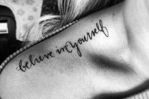 frases de la vida para tatuar en el hombro