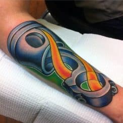 Grandes diseños de tatuajes con colores para hombres