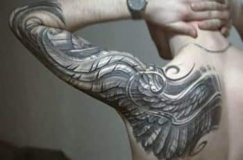 Asombrosos diseños de tatuajes de alas para hombres