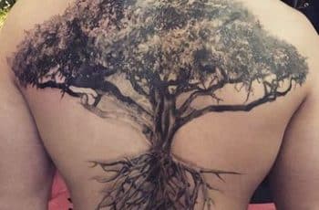 Diseños geniales de tatuajes de arboles en la espalda