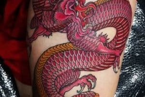 tatuajes de dragones para mujeres en rojo