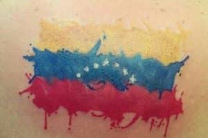 tatuajes de la bandera de venezuela en la espalda