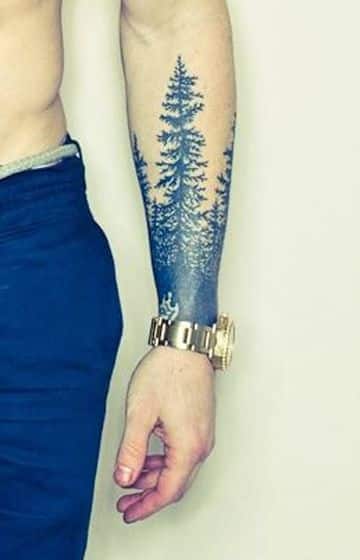 tatuajes de pinos en el brazo para hombres