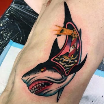 tatuajes de tiburones para hombres en el cuerpo