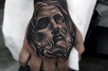 Una muestra de fervor con tatuajes en 3d de jesus