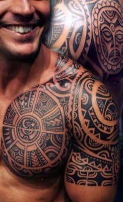 tatuajes polinesios para hombres pectorales