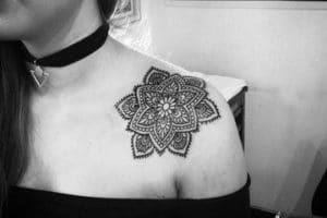 imagenes de tatuajes de mandalas en el hombro