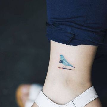 imagenes de tatuajes de palomas en el tobillo