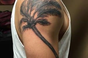 significado de tatuaje de palmera en el hombro