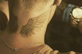 Simbolicos significados en tatuajes de alas en el cuello
