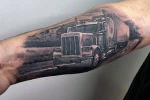 tatuajes de camiones en el brazo completos