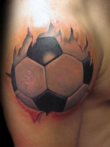 tatuajes de futbol en el brazo y hombro