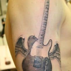 Simbolicos y rockeros tatuajes de guitarras electricas