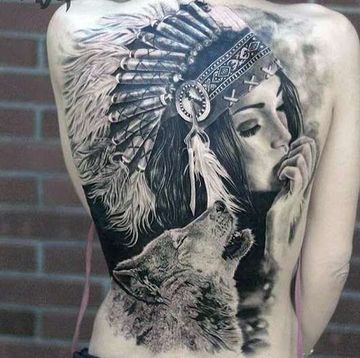 tatuajes de indios y lobos en la espalda