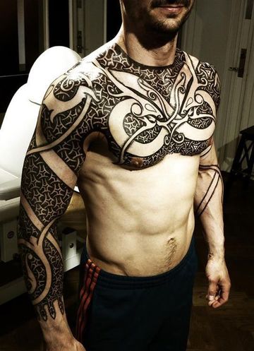 tatuajes en el pectoral para hombres pecho completo