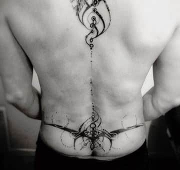 tatuajes en la zona lumbar para hombre