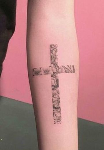 tatuajes para brazos delgados religiosos