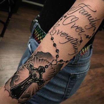 tatuajes religiosos en el brazo completo